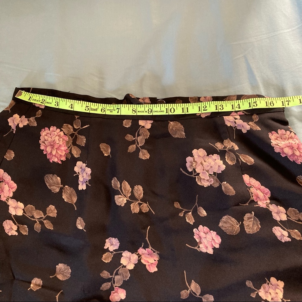 100% SILK SKIRT, GORGEOUS FLORAL PATTERN - Picture 4 of 11